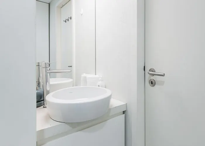 Guestready - Over The Bridge *