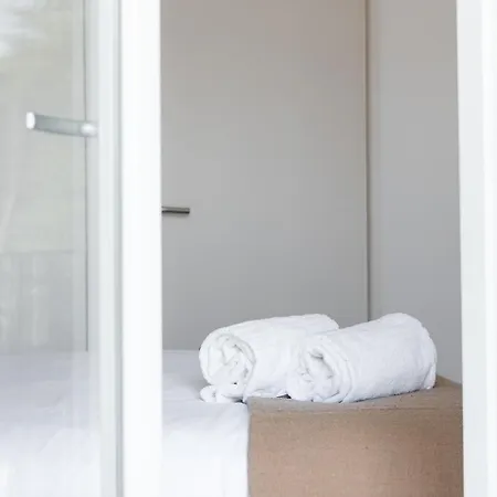 Guestready - Over The Bridge *