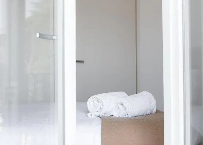 Guestready - Over The Bridge *